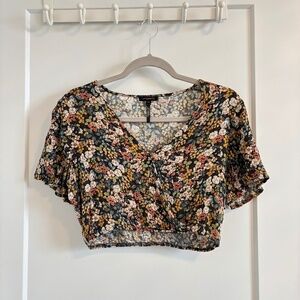 Dynamite Crop Top Short Sleeve Floral Pattern Small